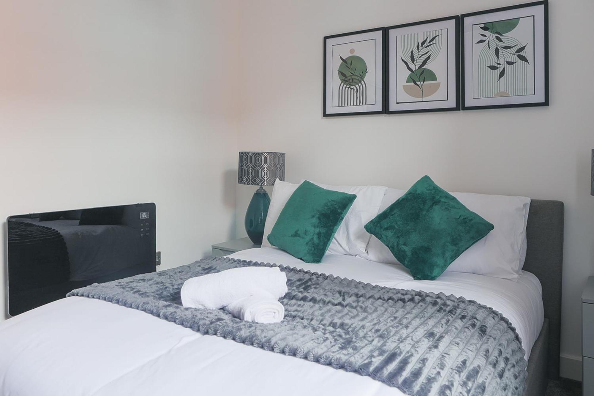 Apartment Professionals, Centre, Parking, Superstore Nearby