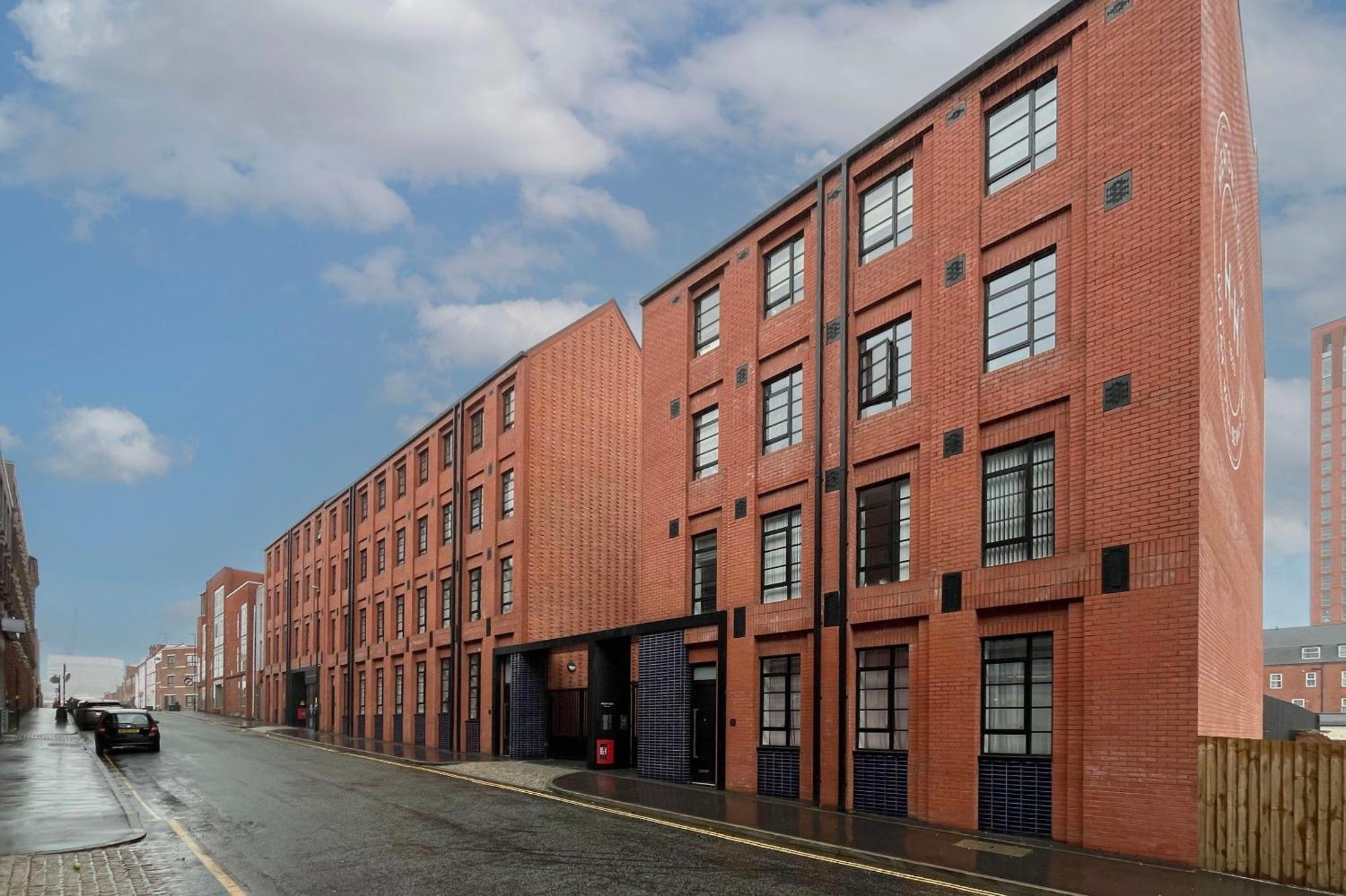 Professionals, Centre, Parking, Superstore Nearby Apartment *