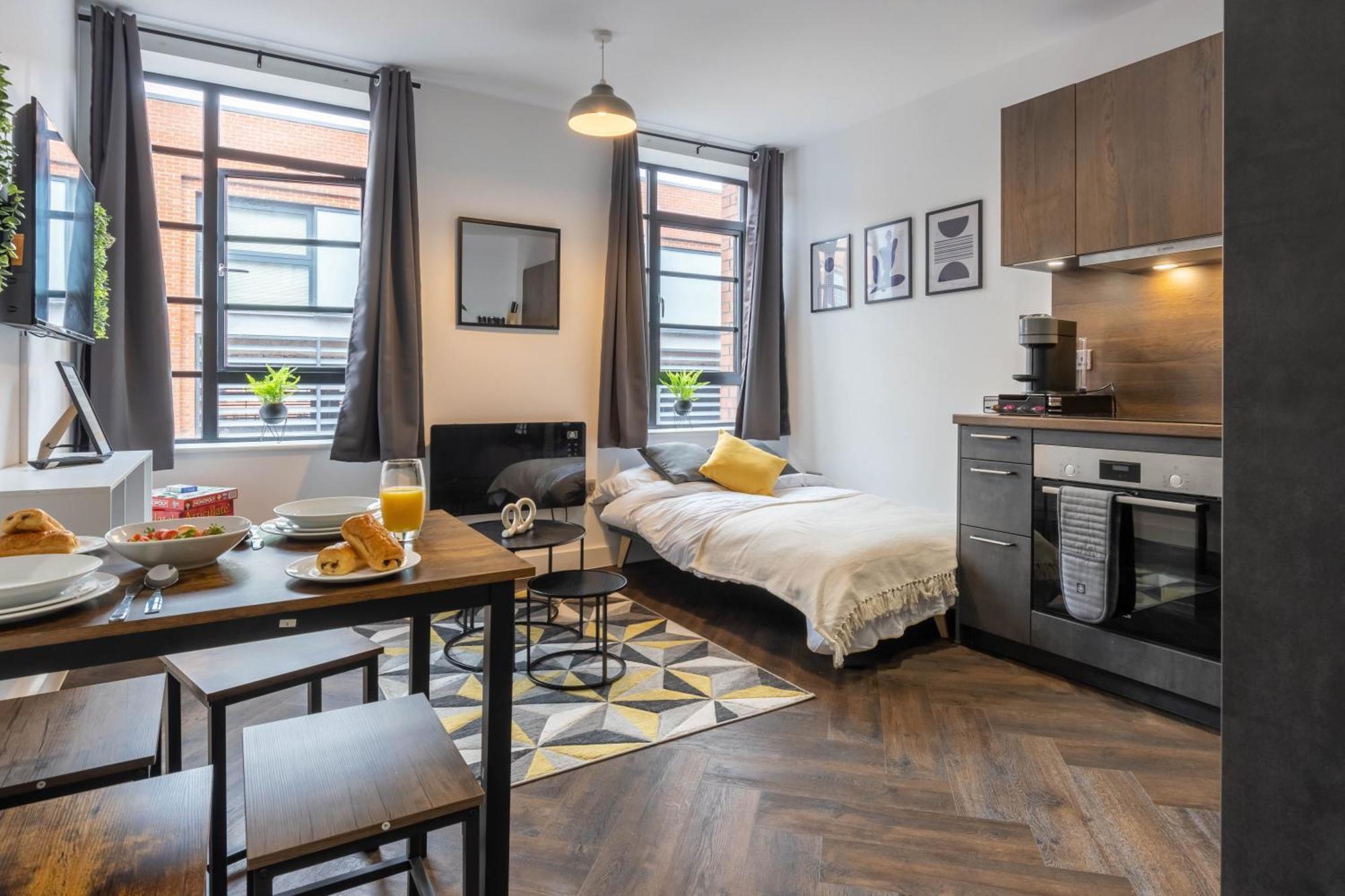 Apartment Professionals, Centre, Parking, Superstore Nearby Birmingham