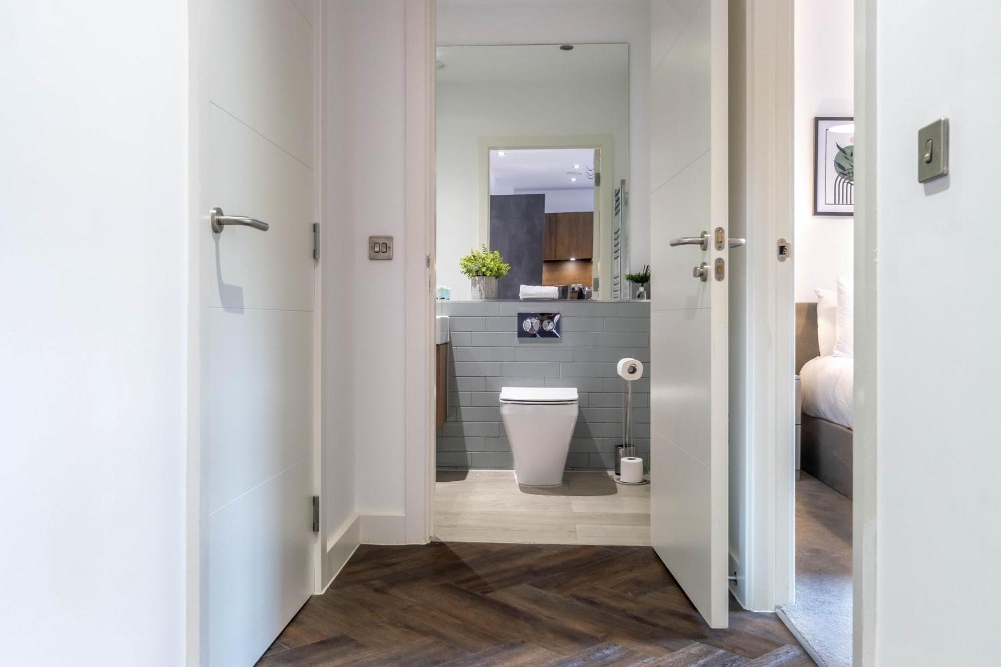 Apartment Professionals, Centre, Parking, Superstore Nearby