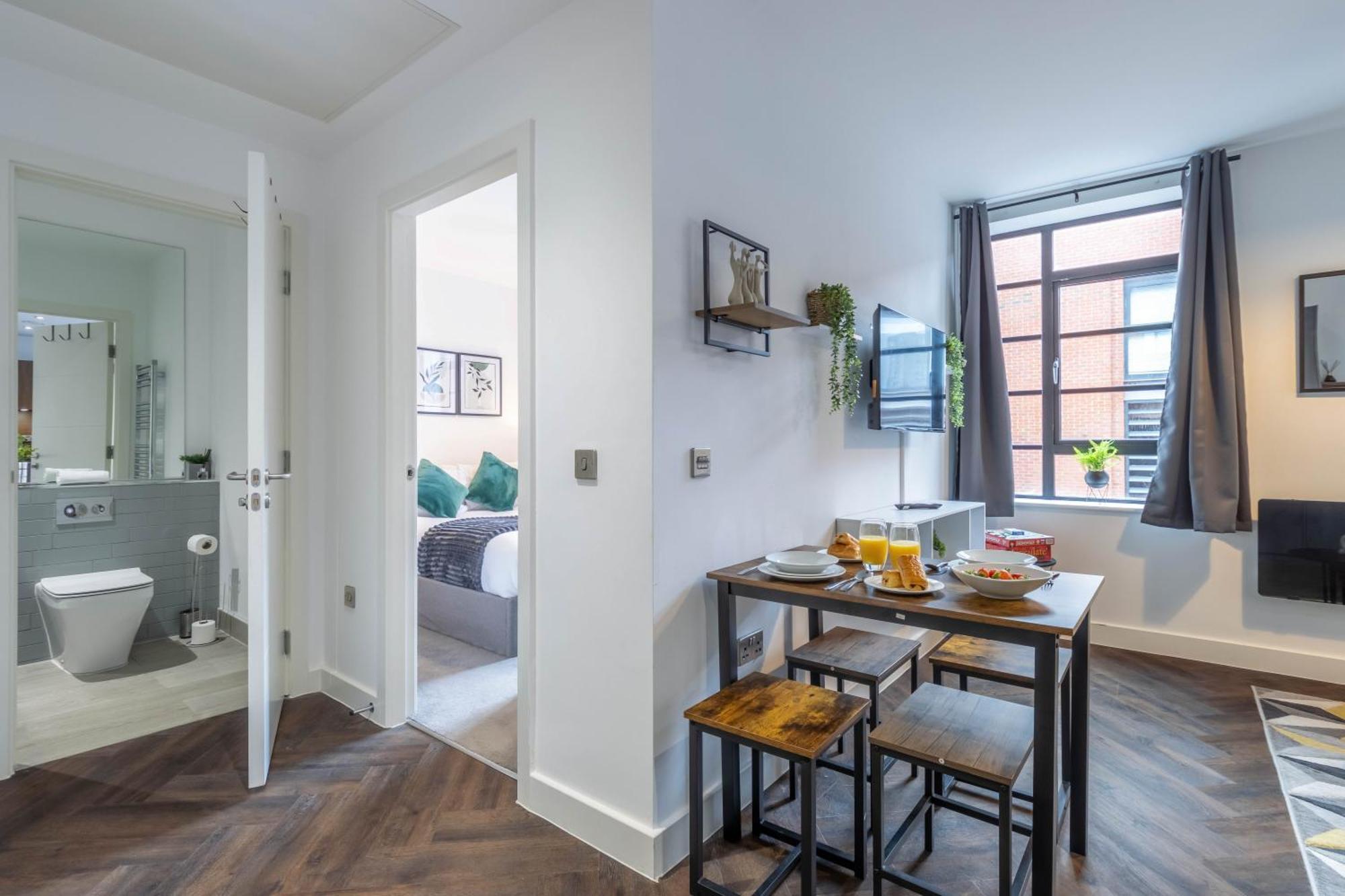 Professionals, Centre, Parking, Superstore Nearby Apartment *
