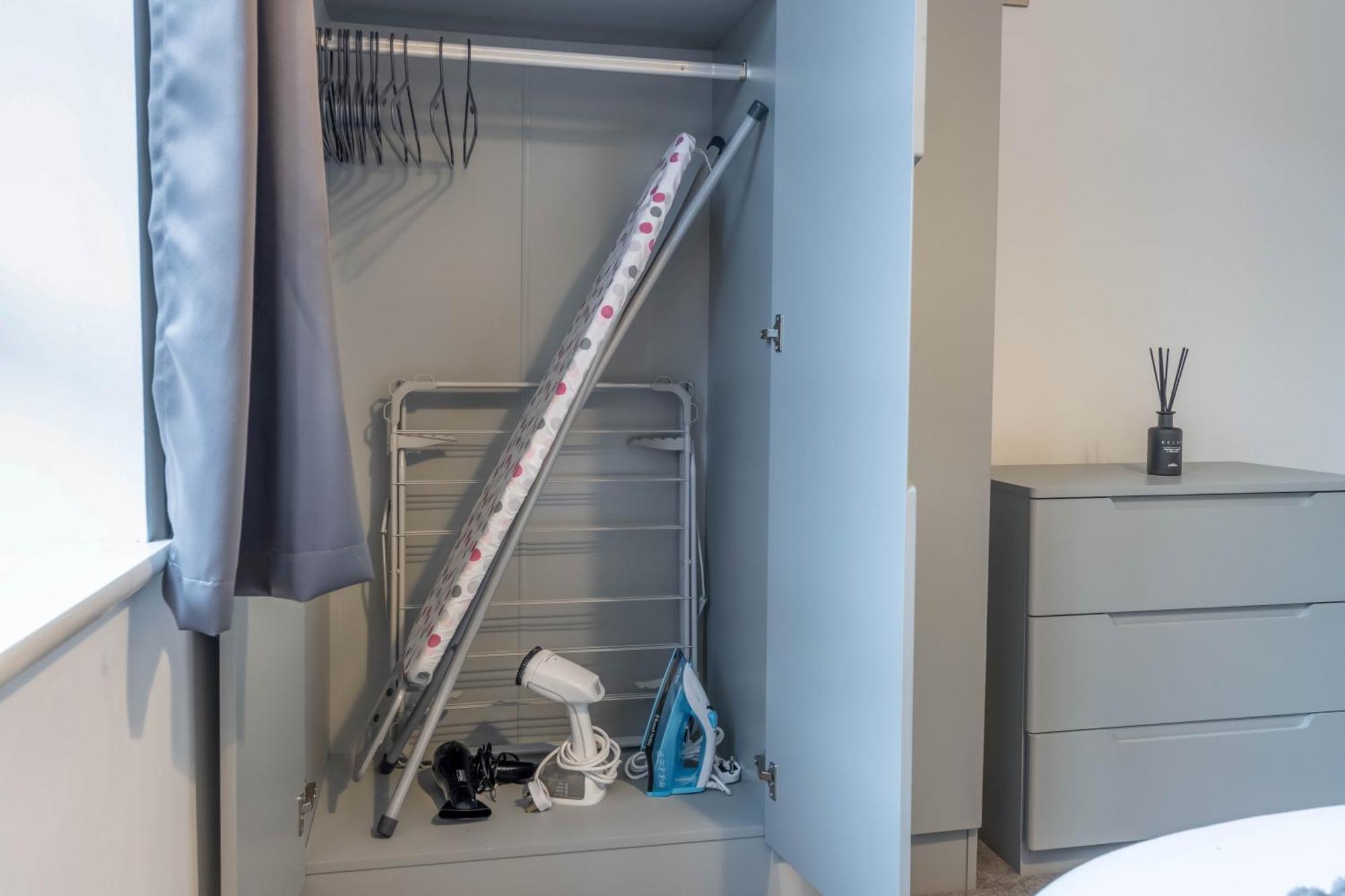 Professionals, Centre, Parking, Superstore Nearby Apartment