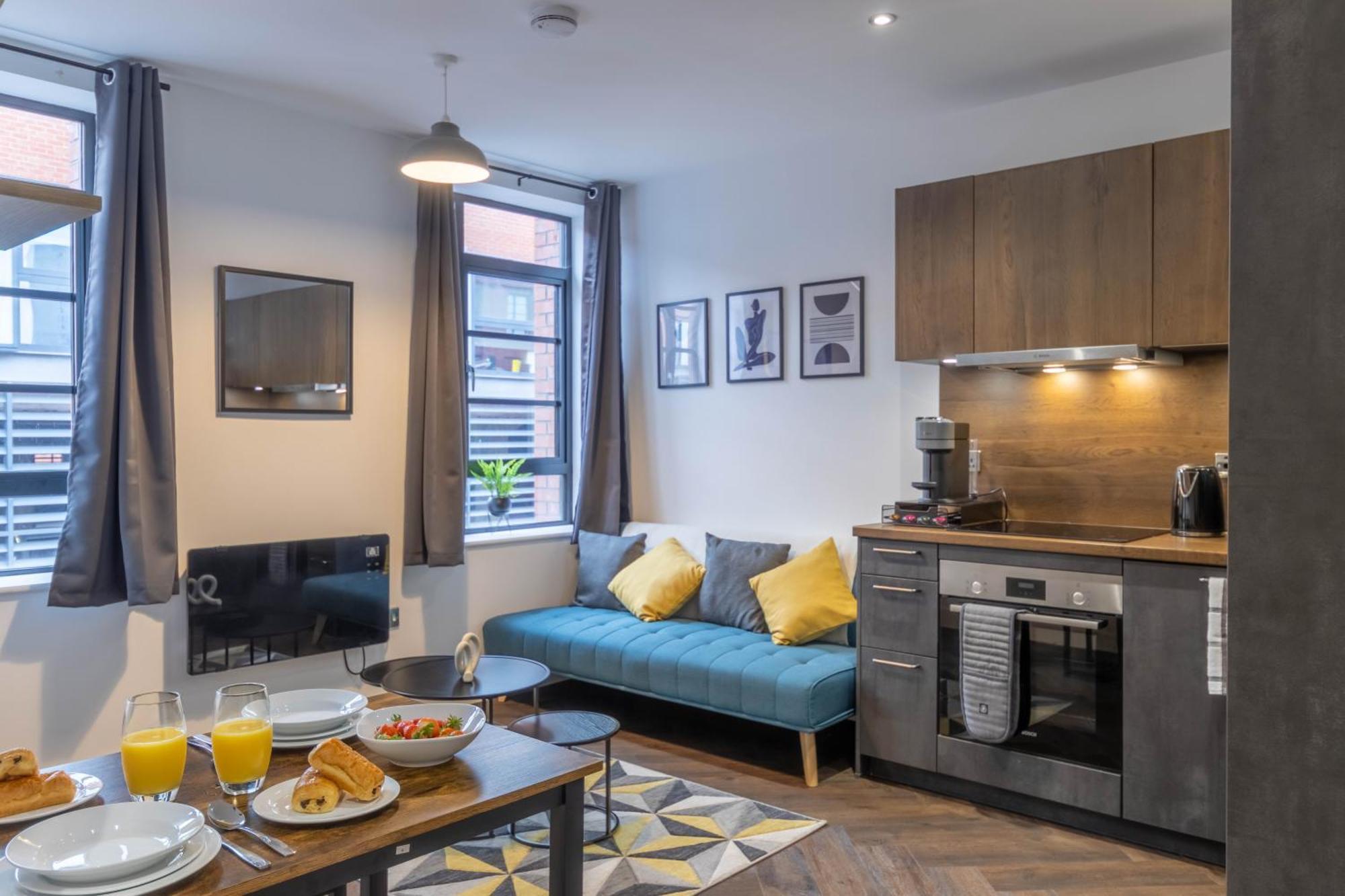 Apartment Professionals, Centre, Parking, Superstore Nearby *