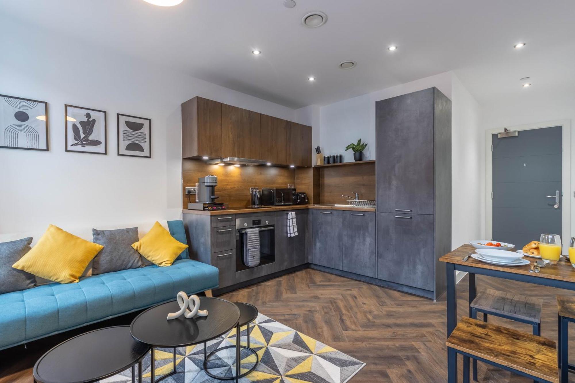 Professionals, Centre, Parking, Superstore Nearby Apartment *